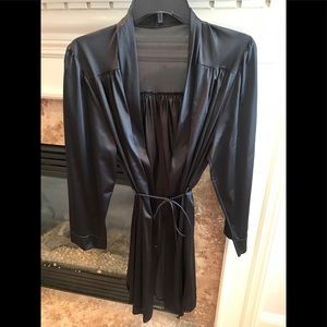 Lady Cameo Short Black Robe (NWOT!)